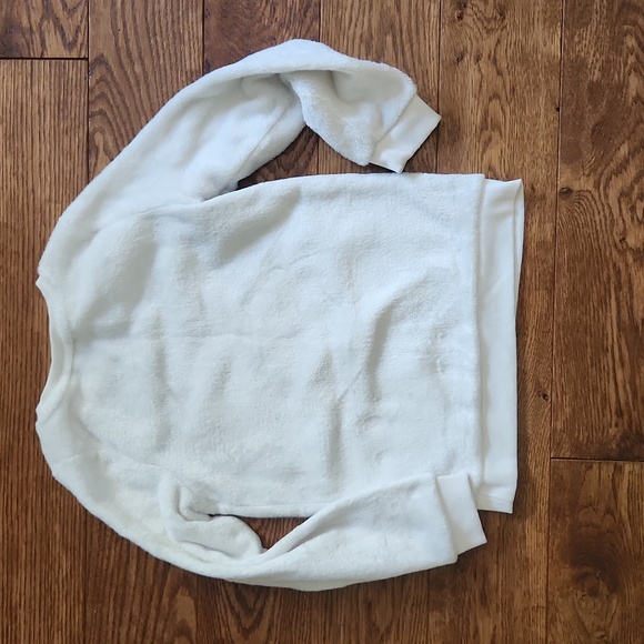 H&M Cozy Chriatmas Sweatshirt - Size 8-10 - Picture 5 of 5